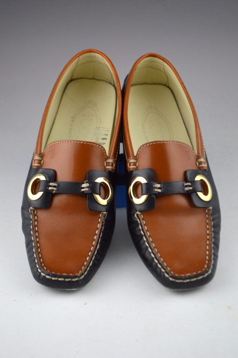 Vintage Tod's Navy and Tan Loafers  - Size 7.5
