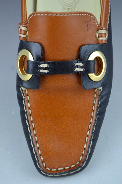 Vintage Tod's Navy and Tan Loafers  - Size 7.5