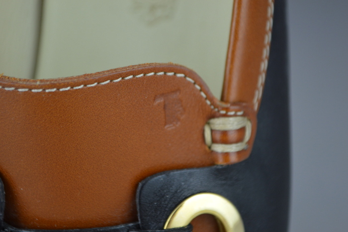 Vintage Tod's Navy and Tan Loafers  - Size 7.5