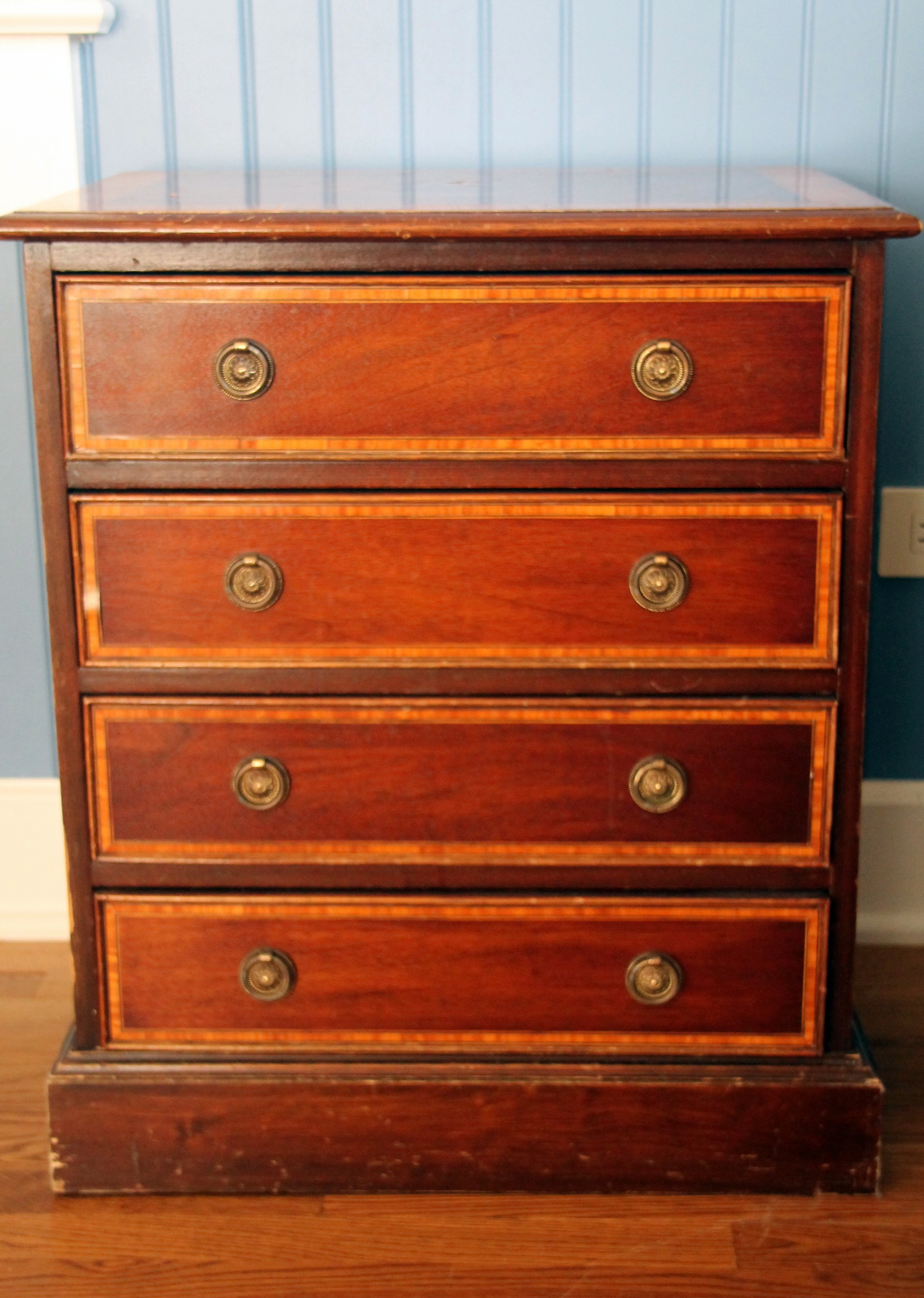 Vintage Small English Mahogany Chest of Drawer with Satinwood Inlay