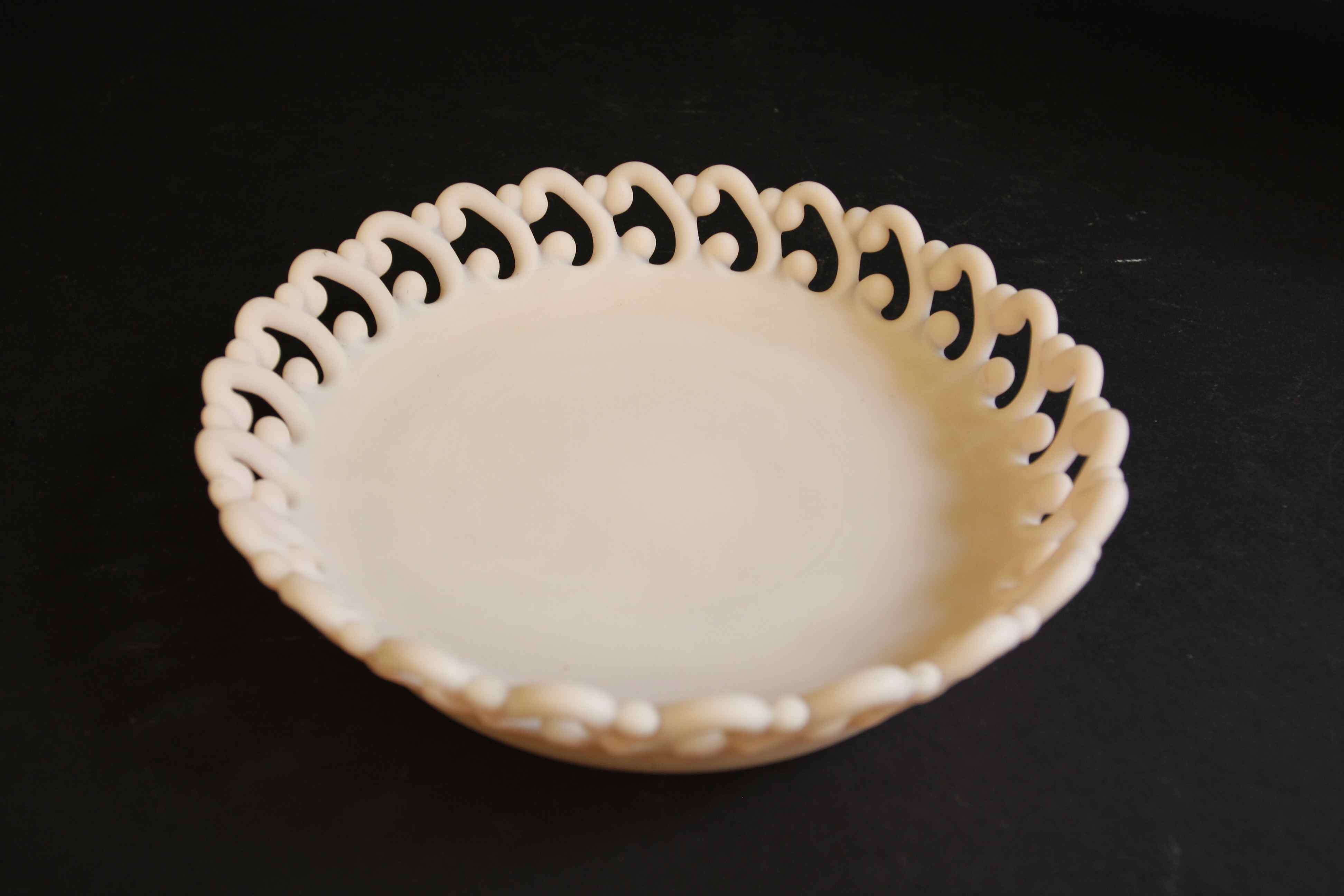 Lacey-Edge Pink Dish in Backward 'C'