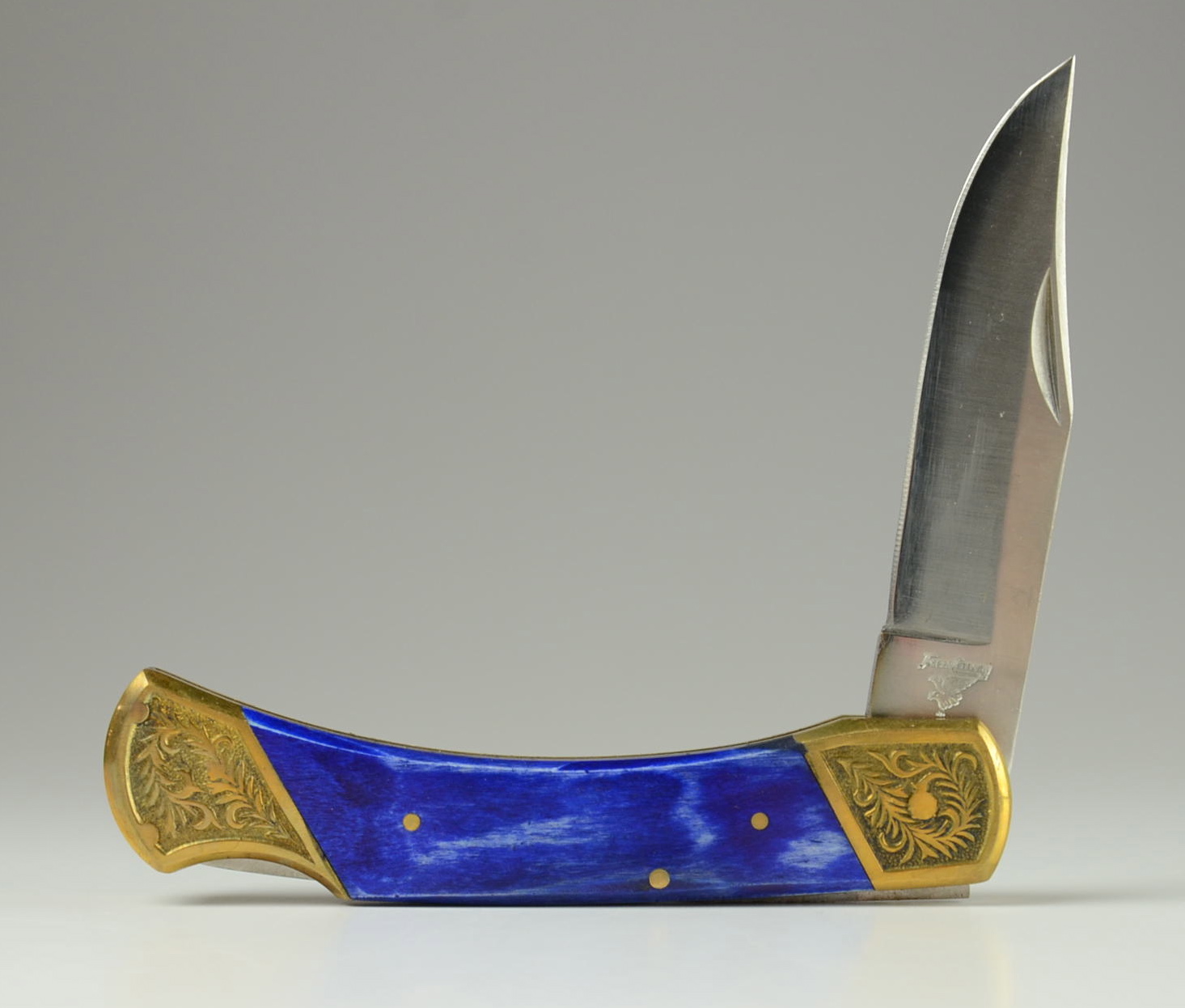 Group of (4) various pocket knives.