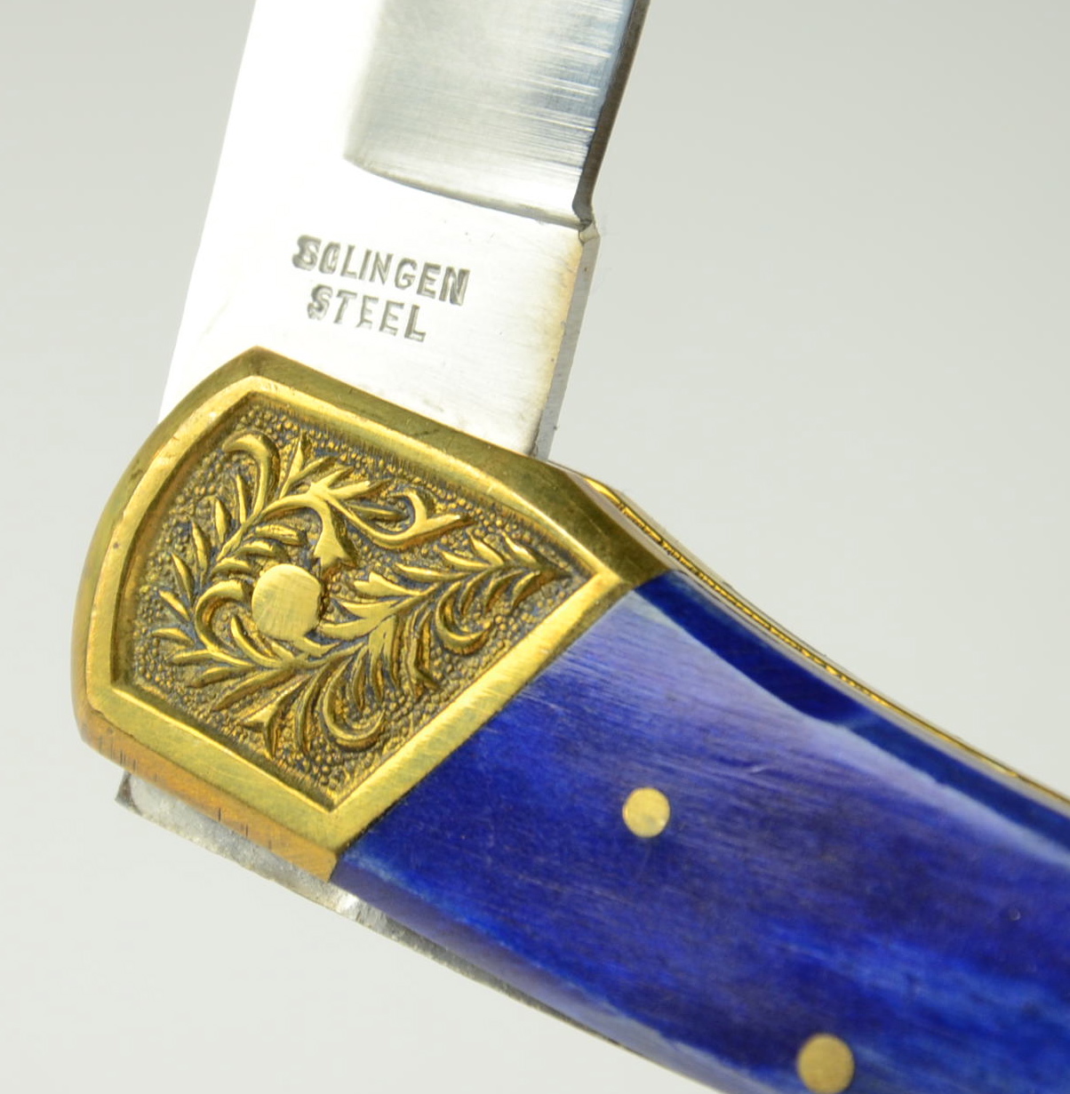 Group of (4) various pocket knives.