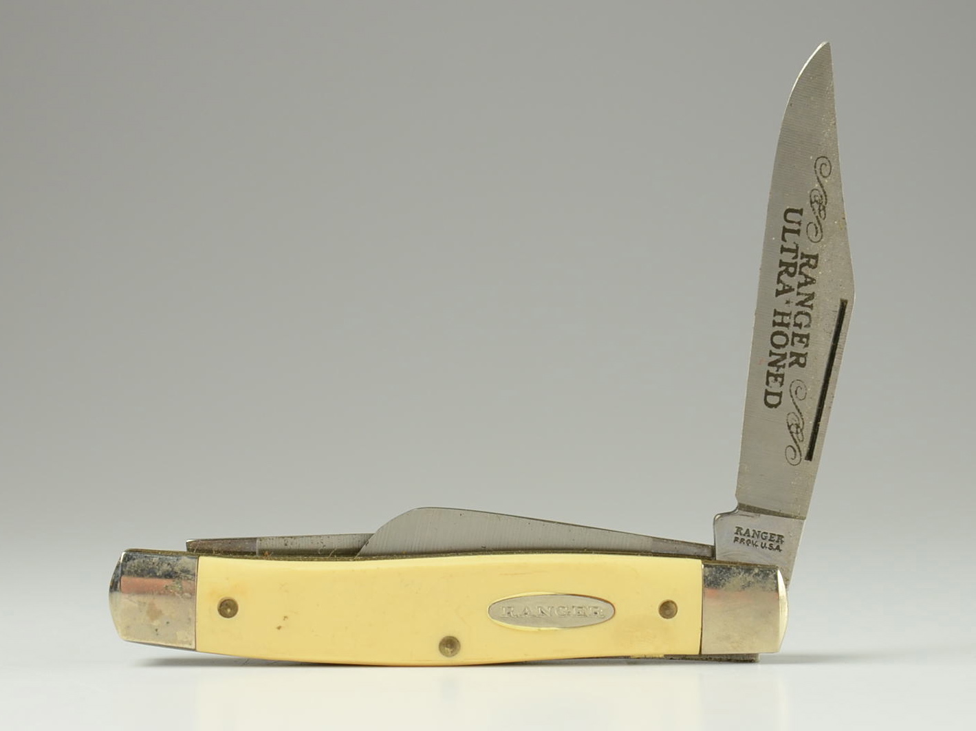 Group of (4) various pocket knives.