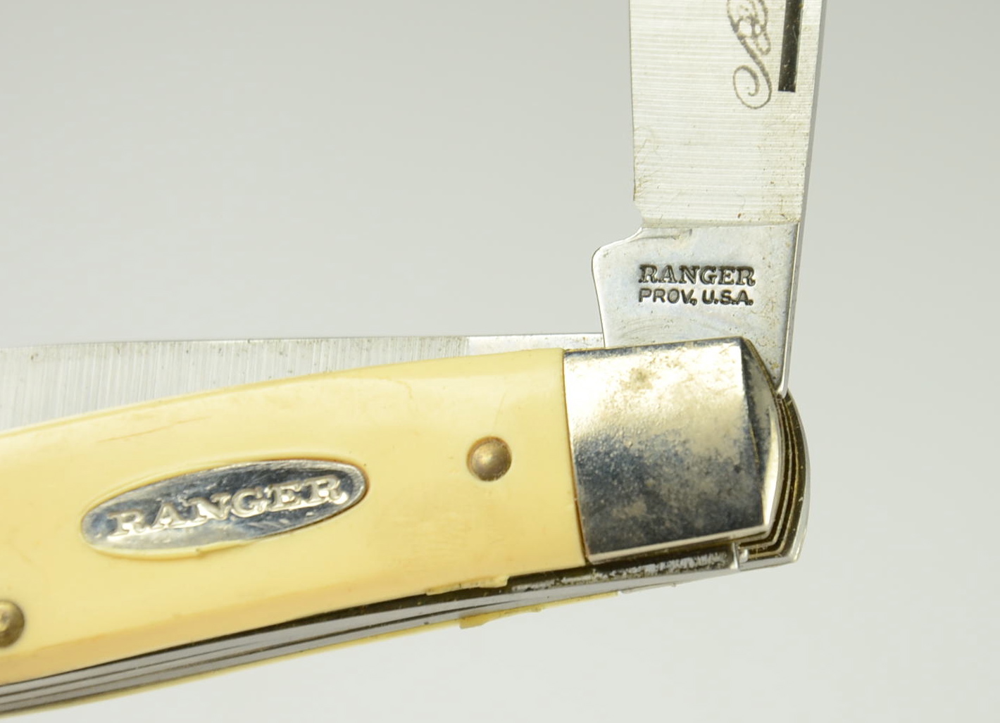 Group of (4) various pocket knives.