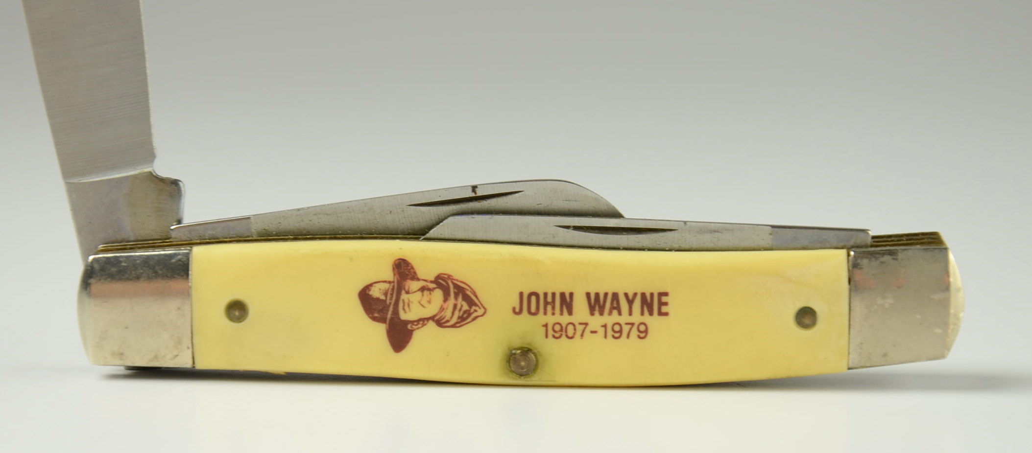 Group of (4) various pocket knives.