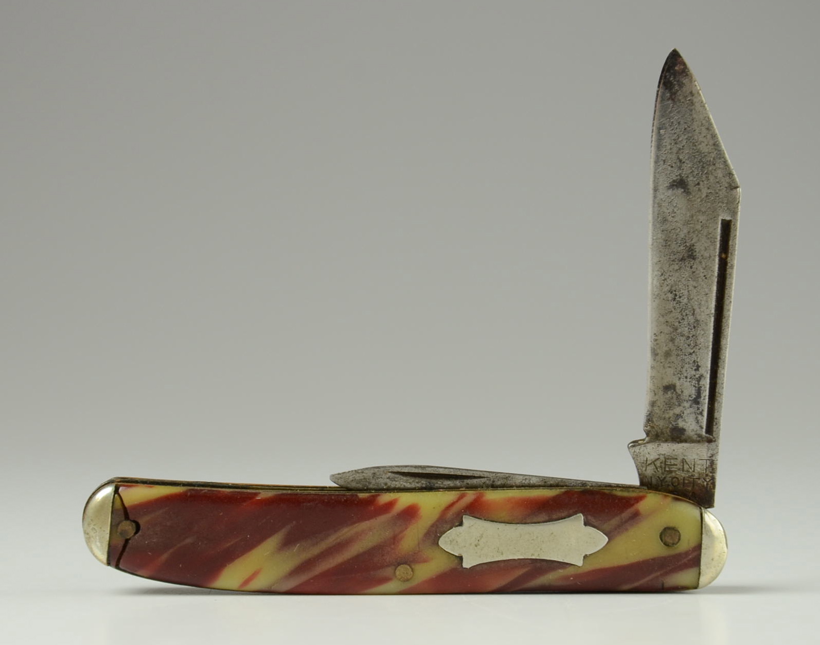 Group of (4) various pocket knives.