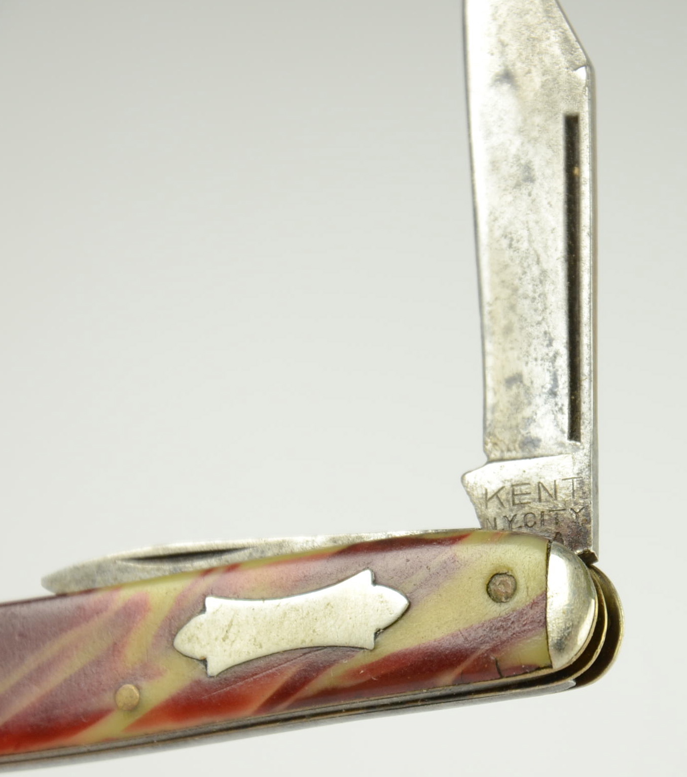 Group of (4) various pocket knives.