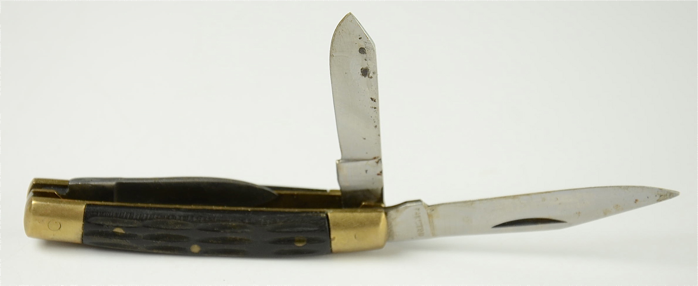 Group of (4) various pocket knives.