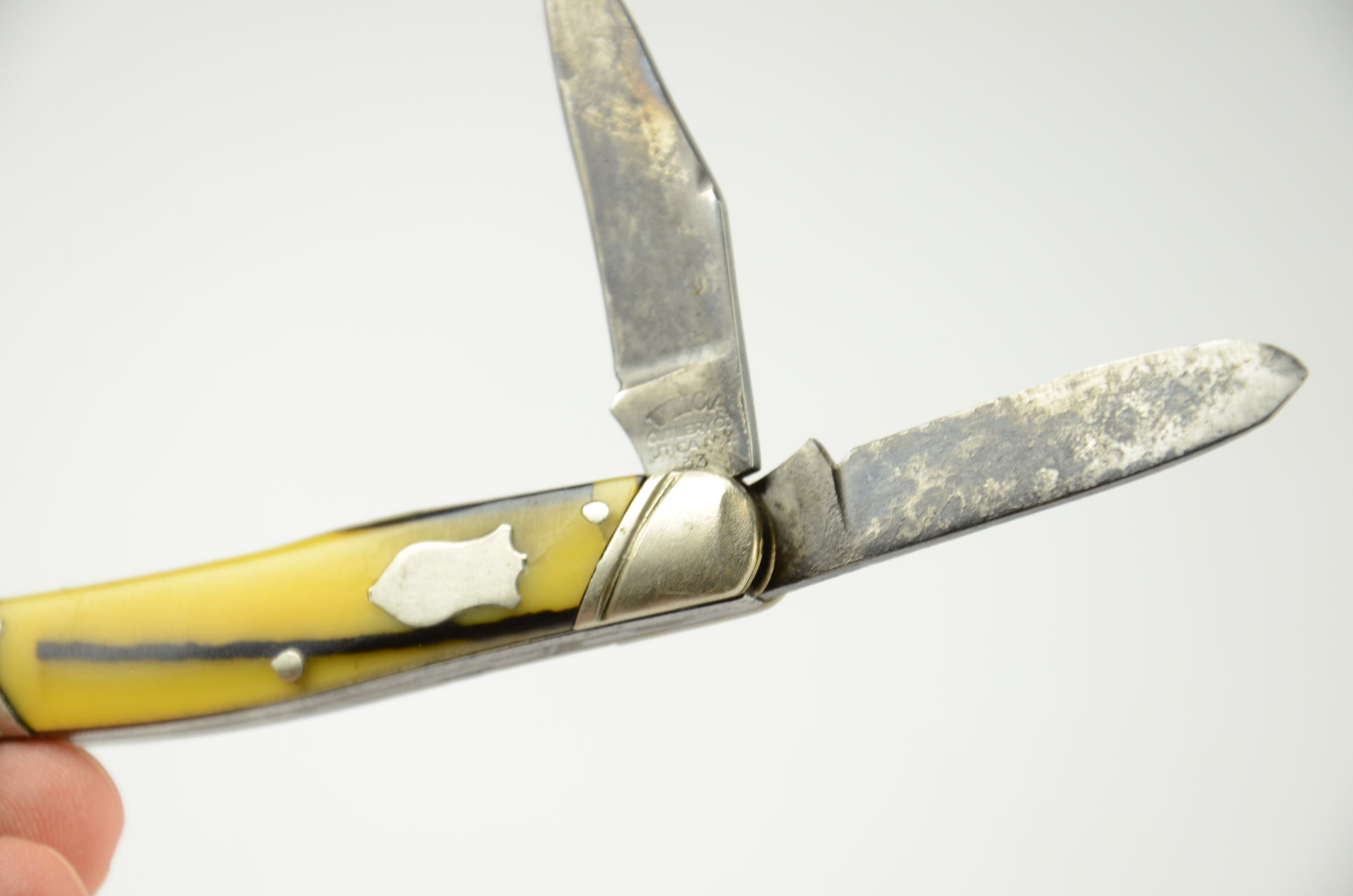 Group of (4) various pocket knives.