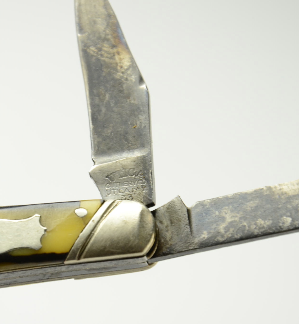 Group of (4) various pocket knives.