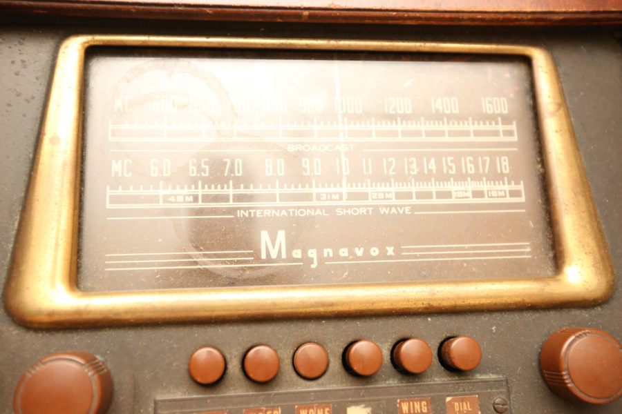 Vintage Chairside Magnavox Turntable