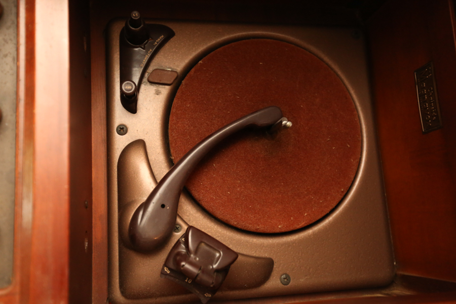Vintage Chairside Magnavox Turntable