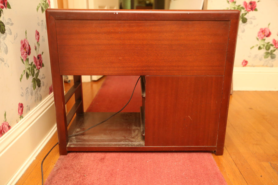 Vintage Chairside Magnavox Turntable