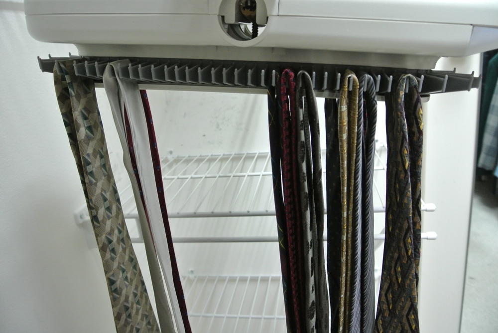 Sharper Image Motorized Tie Rack With Ties
