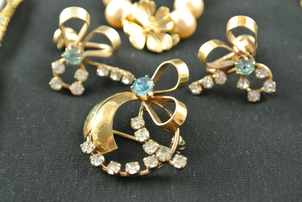 Vintage & Modern Ladies Fashion Gold Tone Jewelry