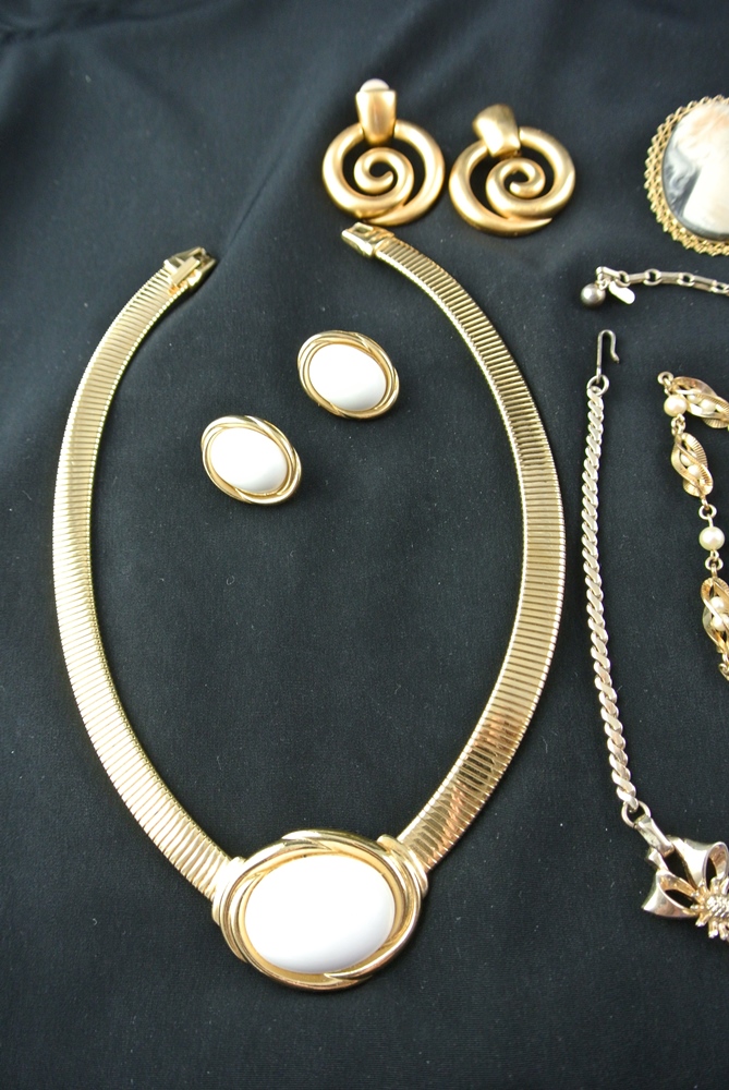 Vintage & Modern Ladies Fashion Gold Tone Jewelry