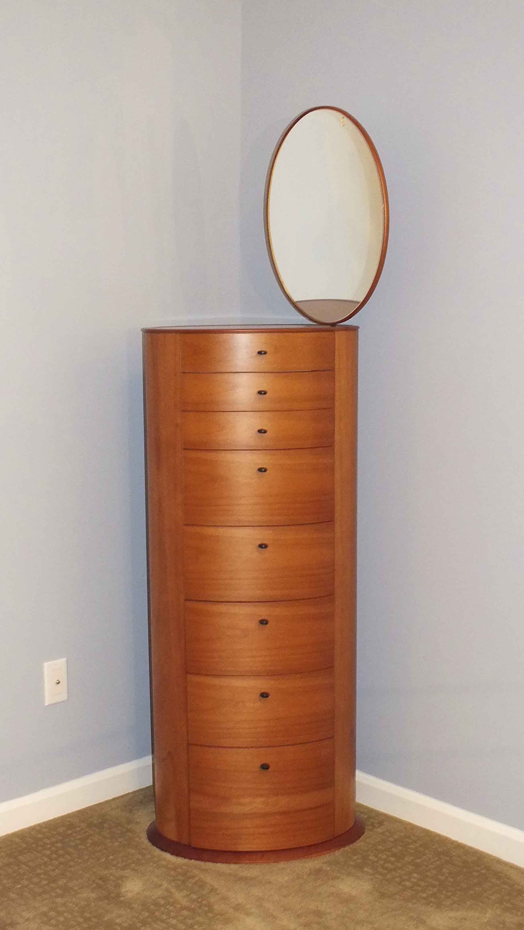 Chiave di Violino Eight Drawer Dresser