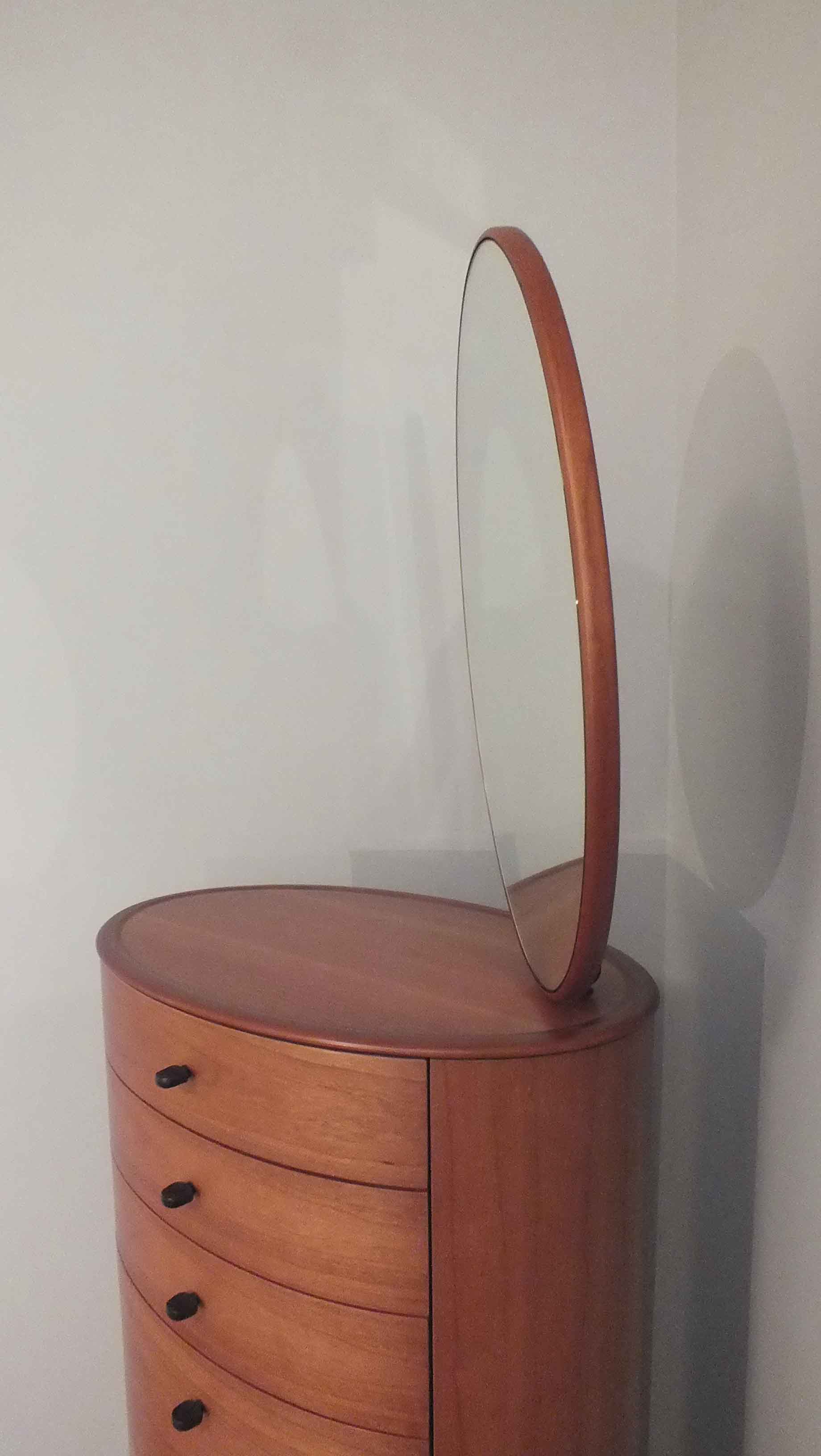 Chiave di Violino Eight Drawer Dresser