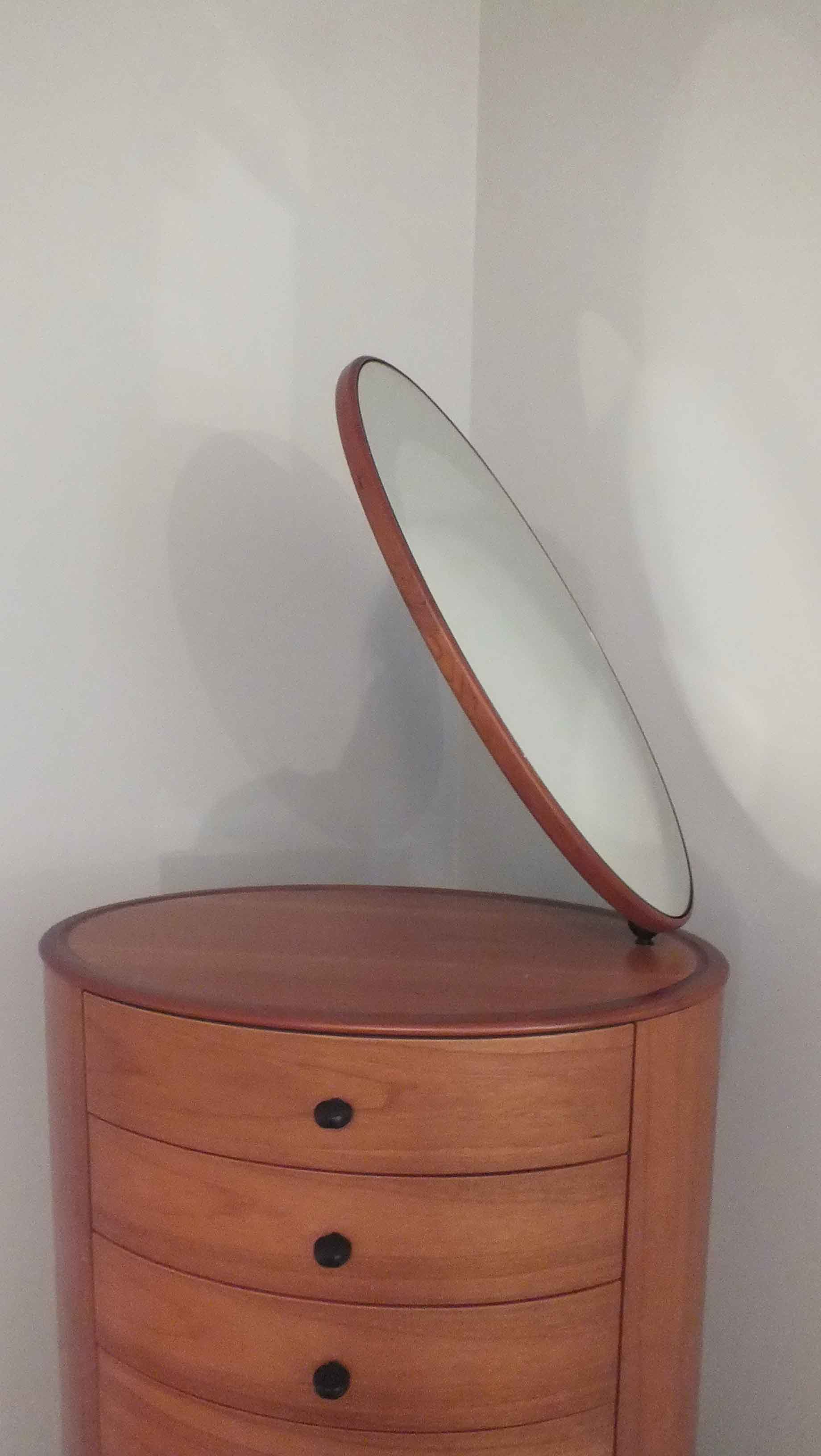 Chiave di Violino Eight Drawer Dresser