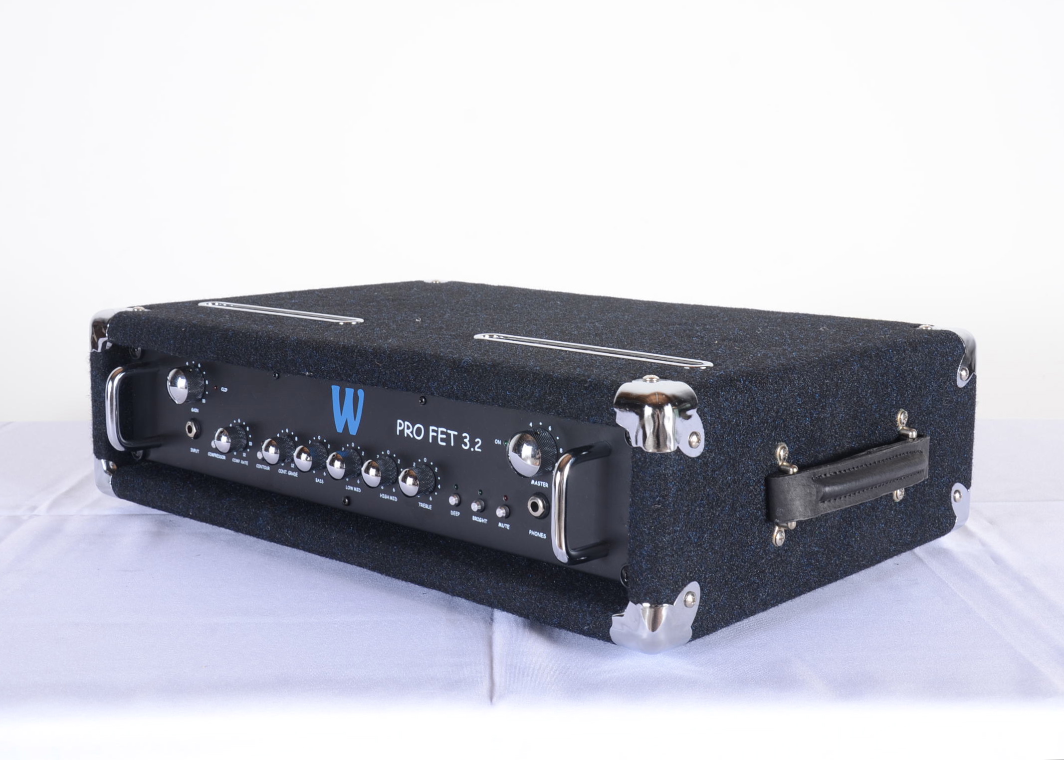 Warwick Pro Fet 3.2 300W Bass Amp Head Mounted in Carpeted Case