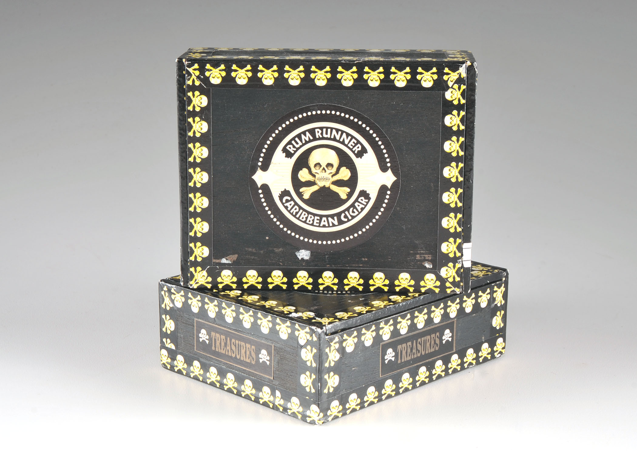 Two Skull and Crossbone Rum Runner Caribbean Cigar Black Wood Cigar Boxes