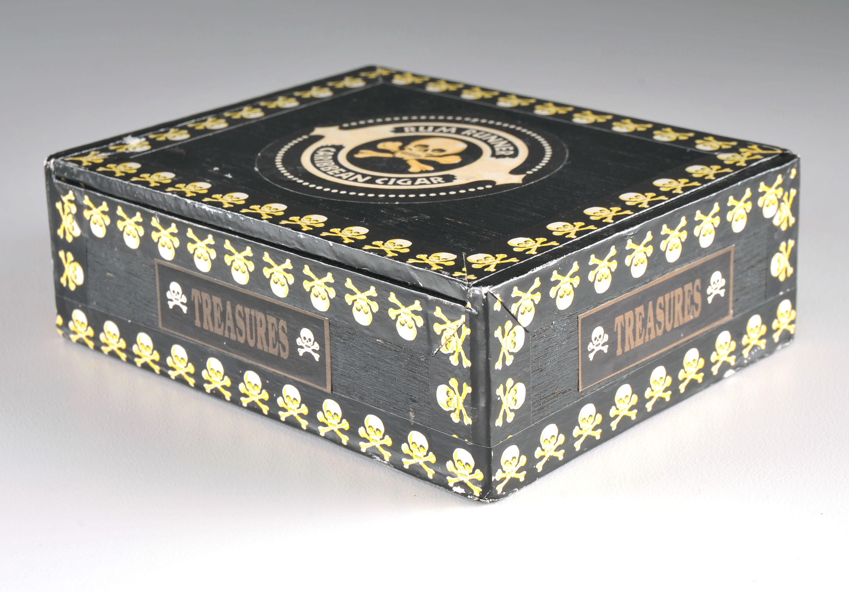 Two Skull and Crossbone Rum Runner Caribbean Cigar Black Wood Cigar Boxes