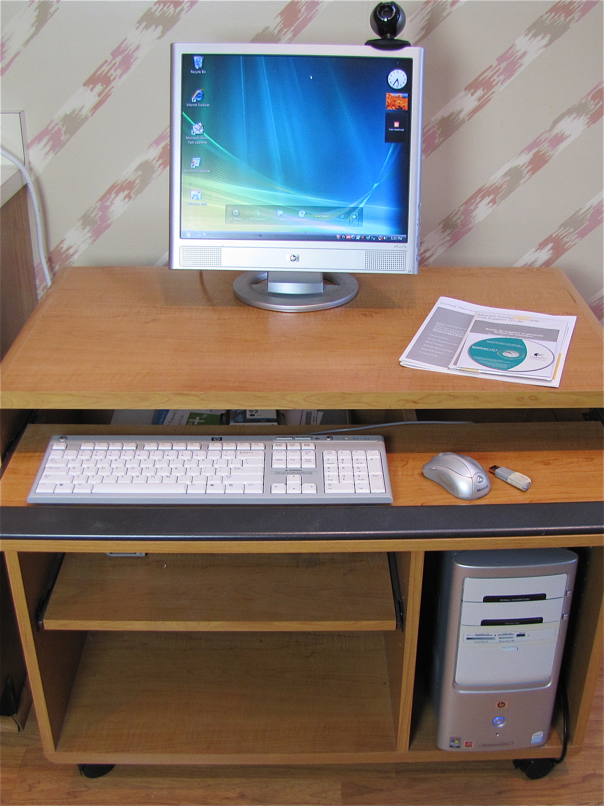 Hewlett-Packard Pavilion a1510y Desktop PC, 17” Flat Screen Monitor Bundle