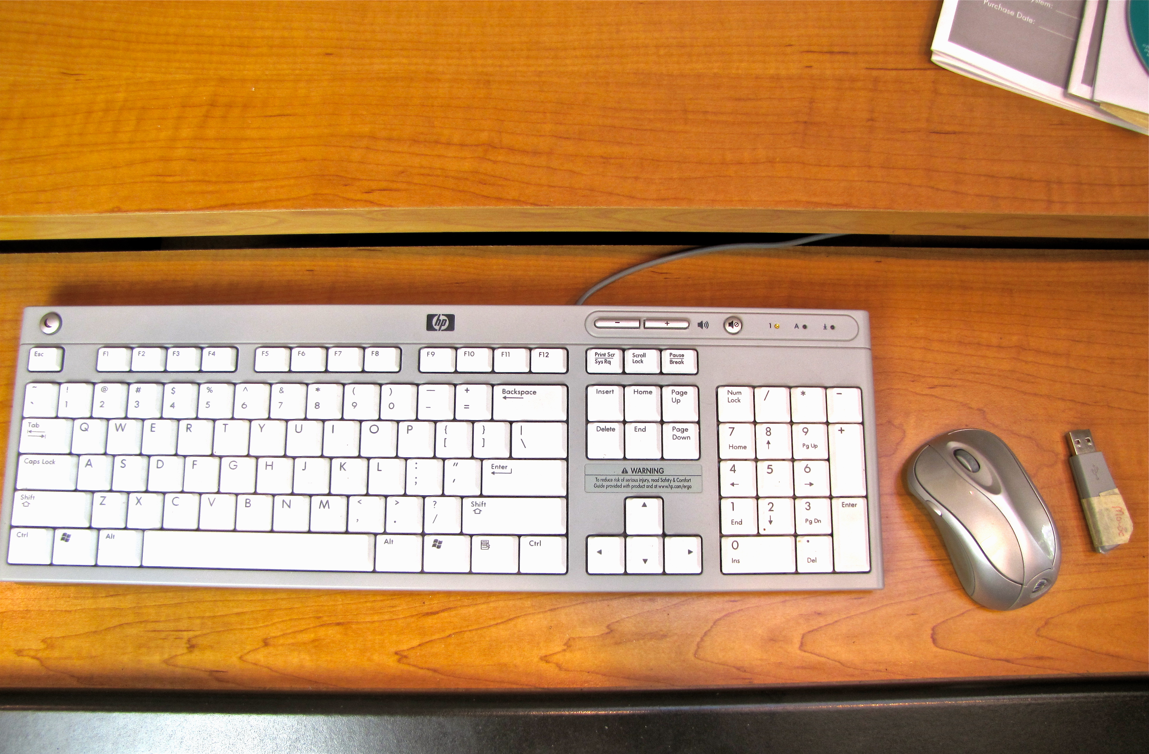 Hewlett-Packard Pavilion a1510y Desktop PC, 17” Flat Screen Monitor Bundle