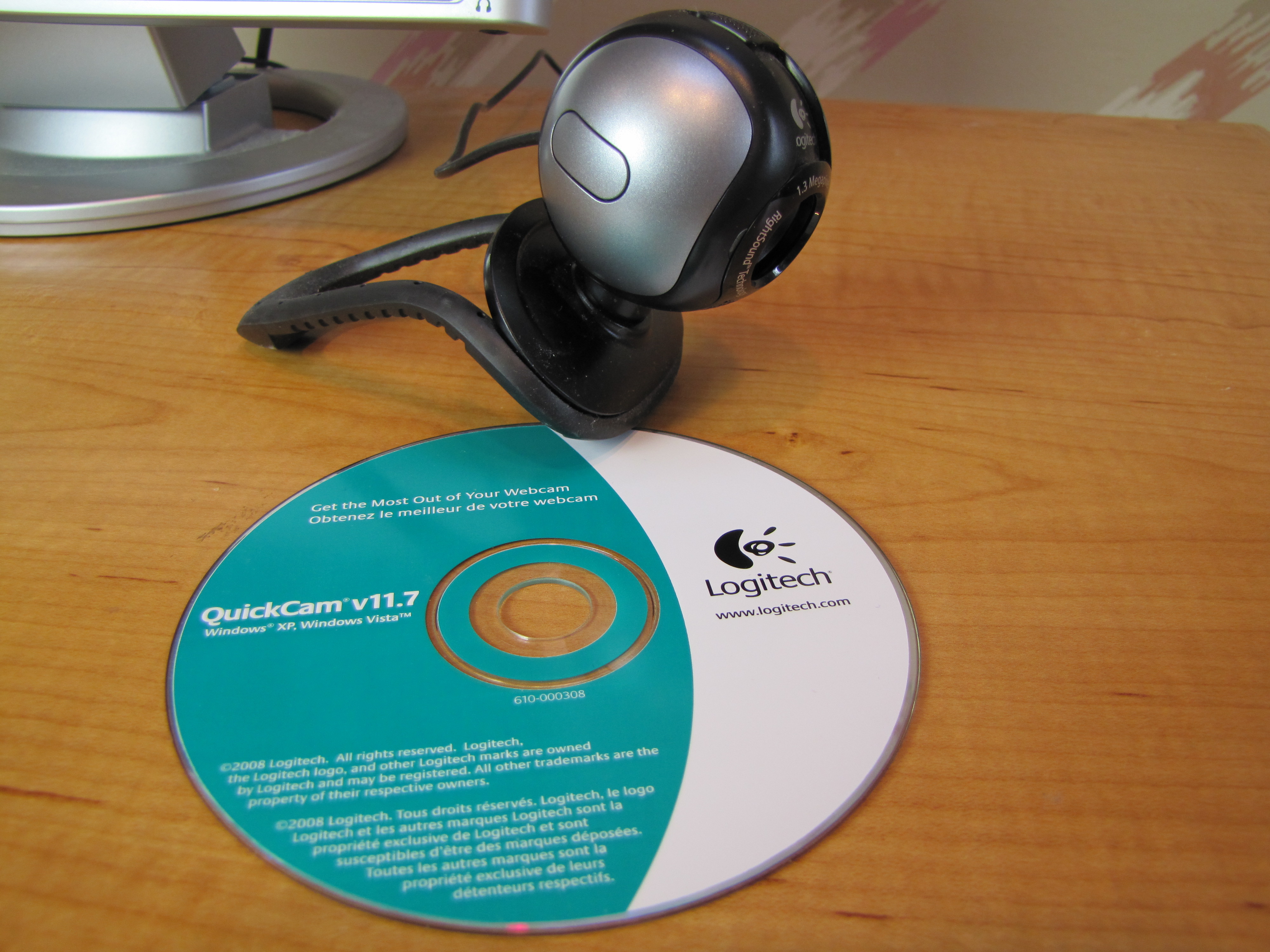 Hewlett-Packard Pavilion a1510y Desktop PC, 17” Flat Screen Monitor Bundle