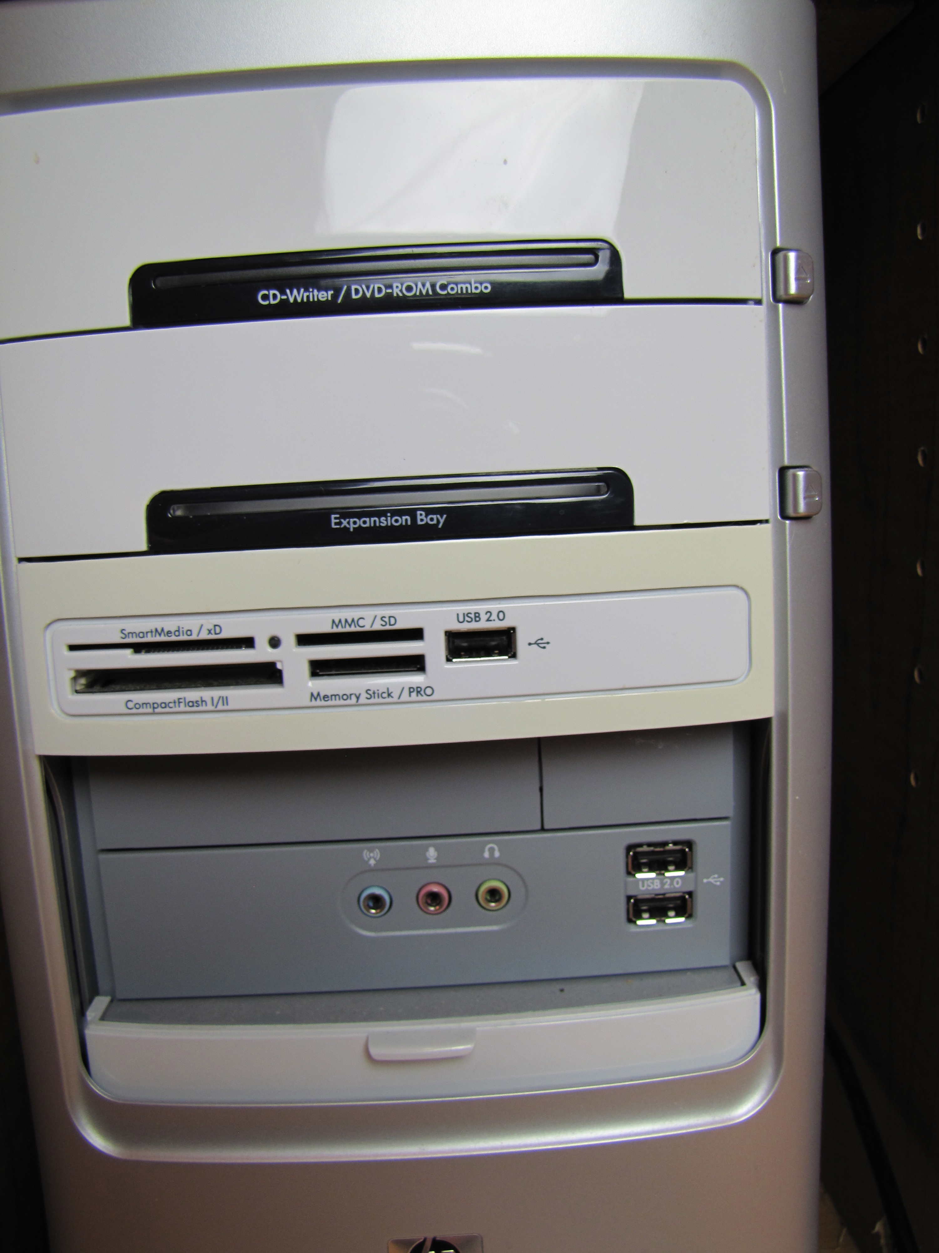 Hewlett-Packard Pavilion a1510y Desktop PC, 17” Flat Screen Monitor Bundle