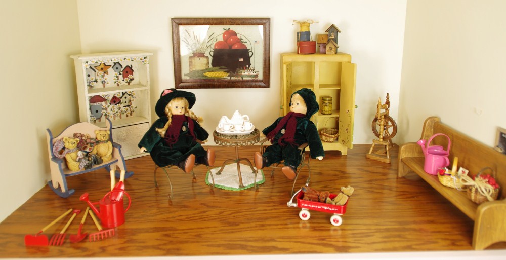 Vintage Doll Tea Room with Furniture, Accessories and Dolls