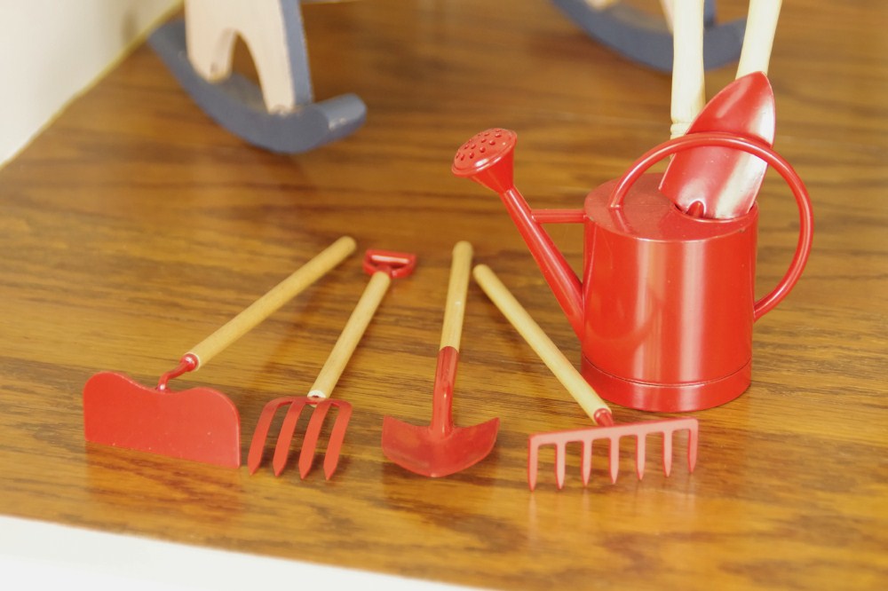 Vintage Doll Tea Room with Furniture, Accessories and Dolls