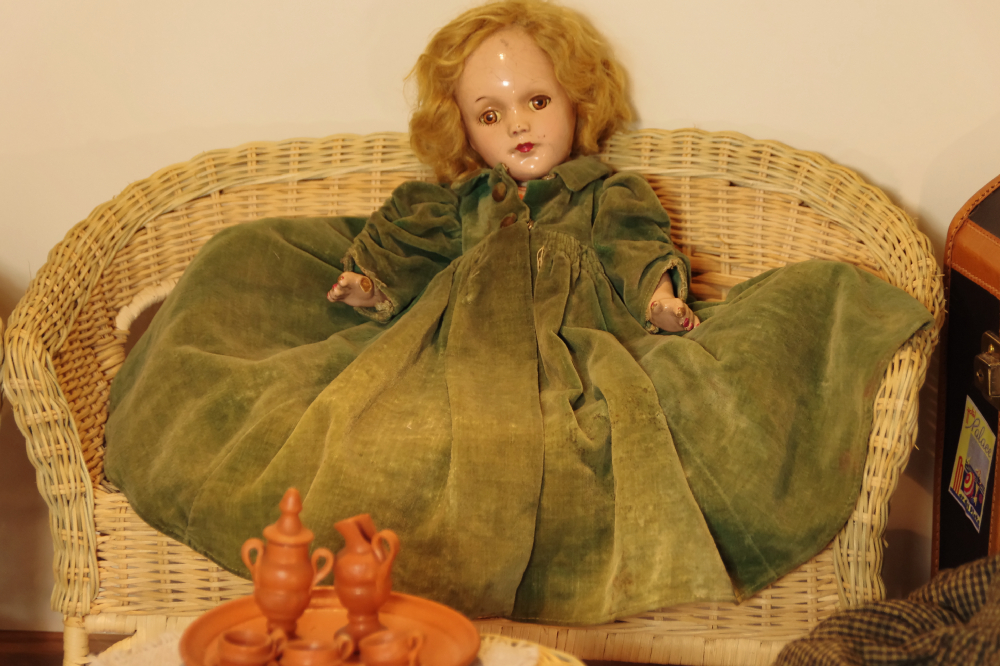 Vintage Doll Living Room with Furniture, Accessories and Dolls