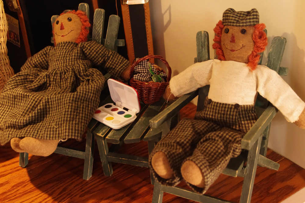 Vintage Doll Living Room with Furniture, Accessories and Dolls