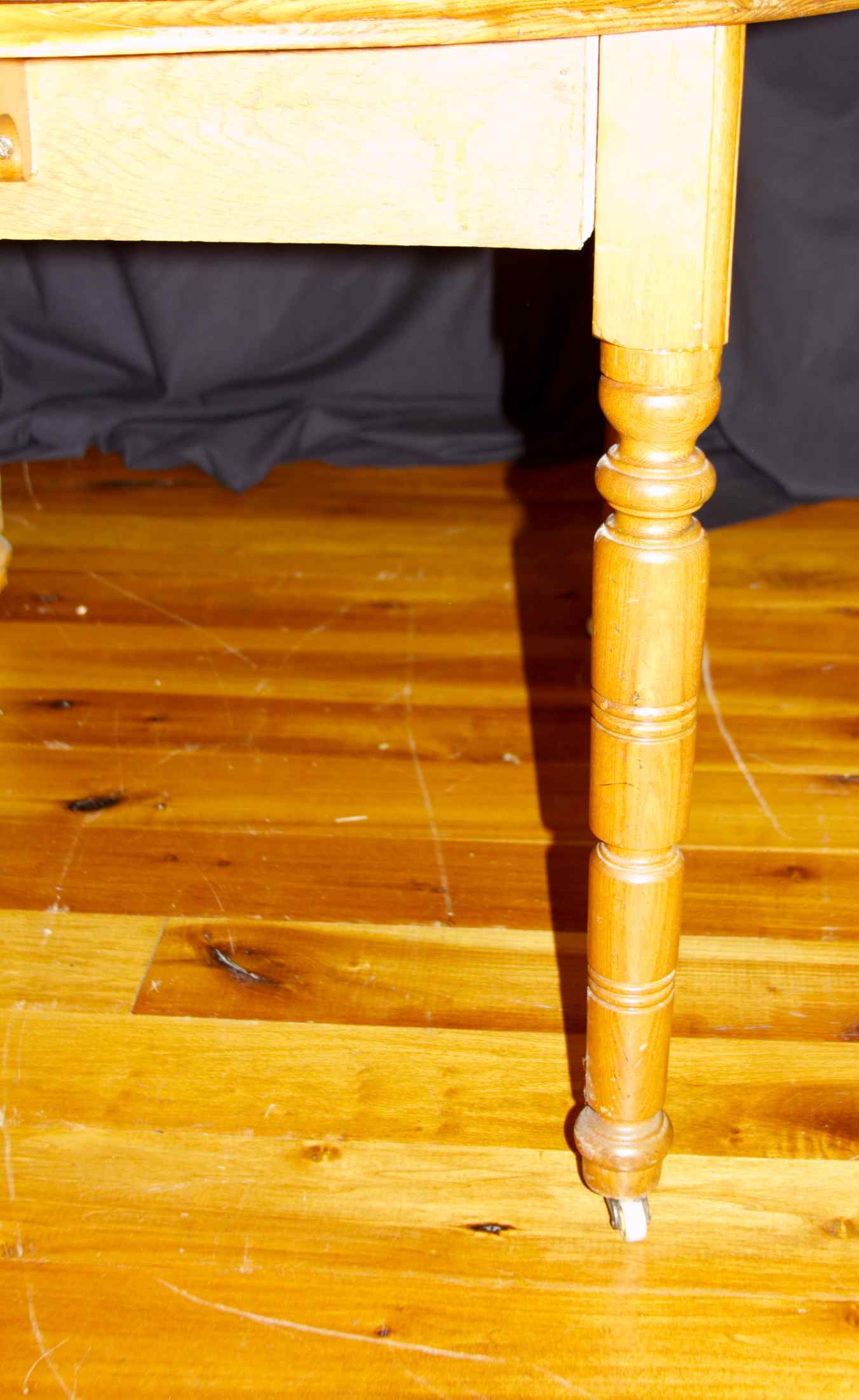 Nice Oval Oak Dining Table