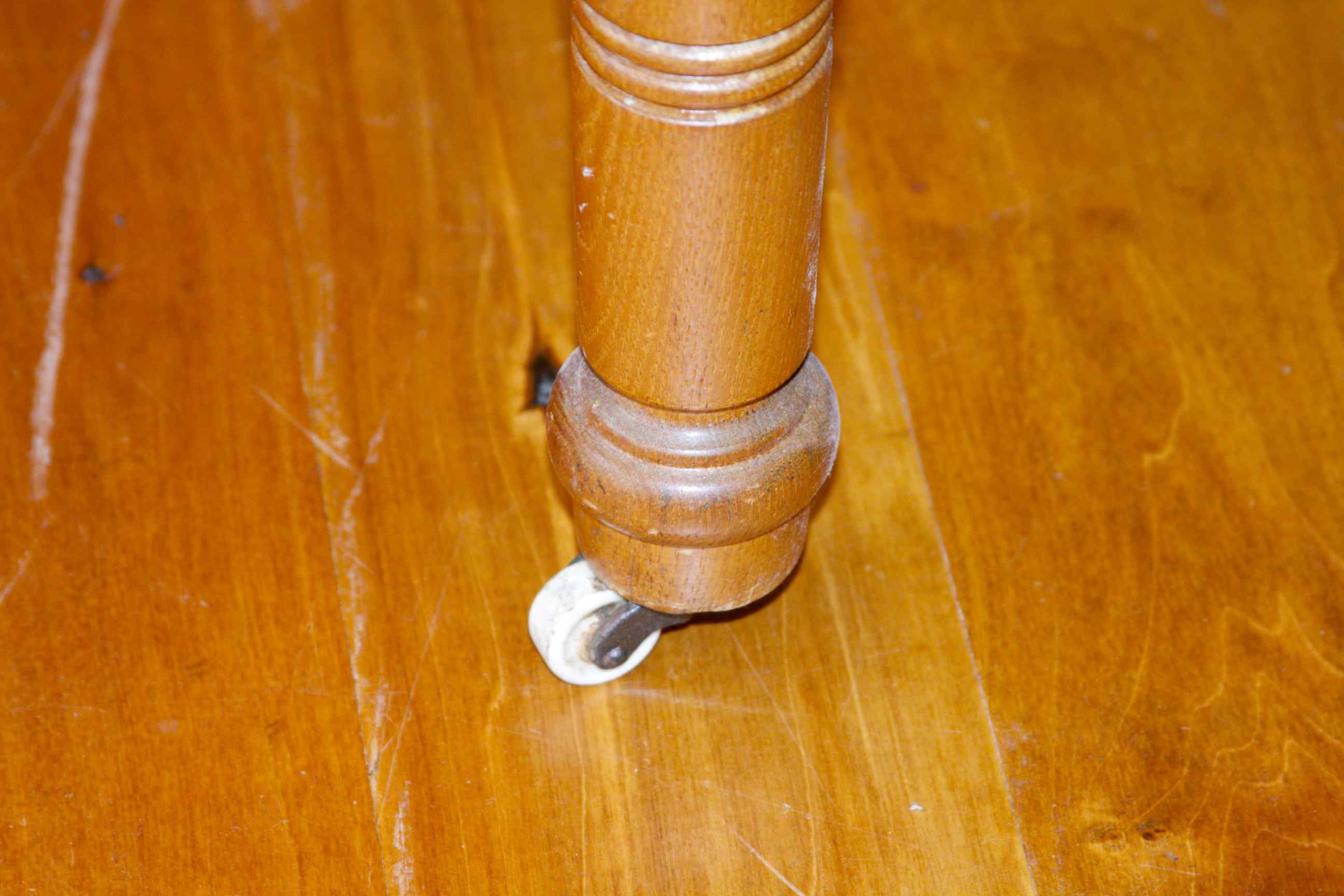 Nice Oval Oak Dining Table