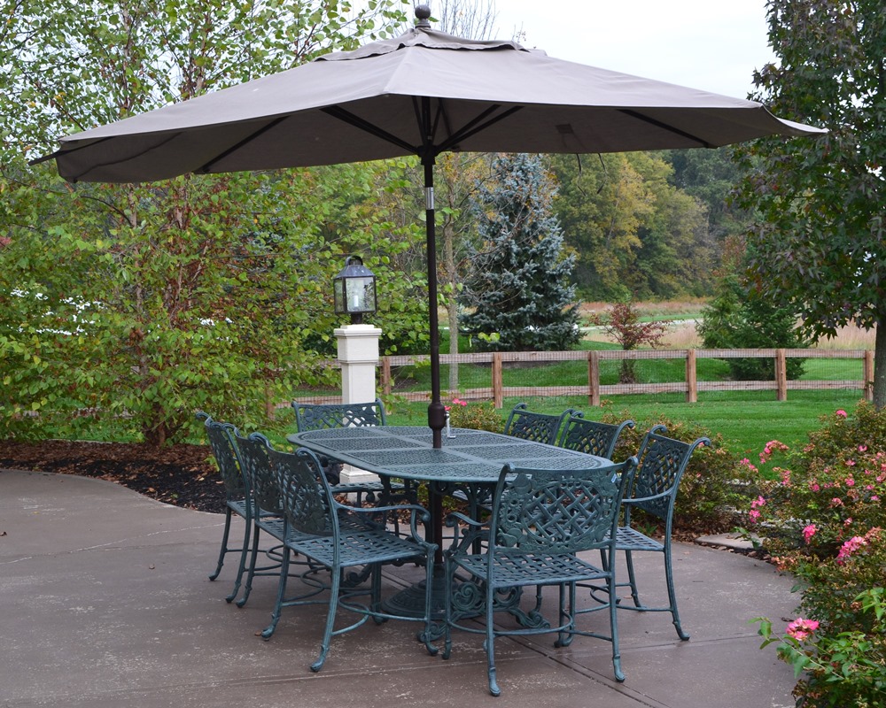 Cast Classics Landgrave Cast Aluminum Patio Set Table 8 Chairs & Umbrella