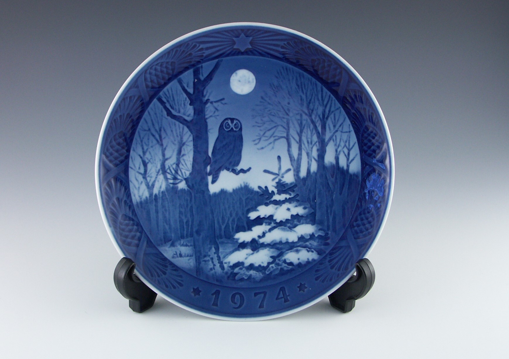 Royal Copenhagen 1974 "Winter Twilight" Collectible Owl Plate