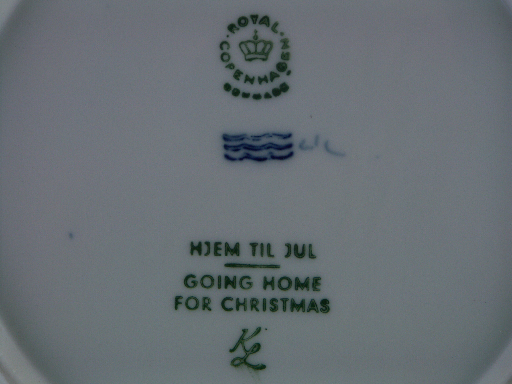 Royal Copenhagen 1973 "Going Home For Christmas" Collectible Plate