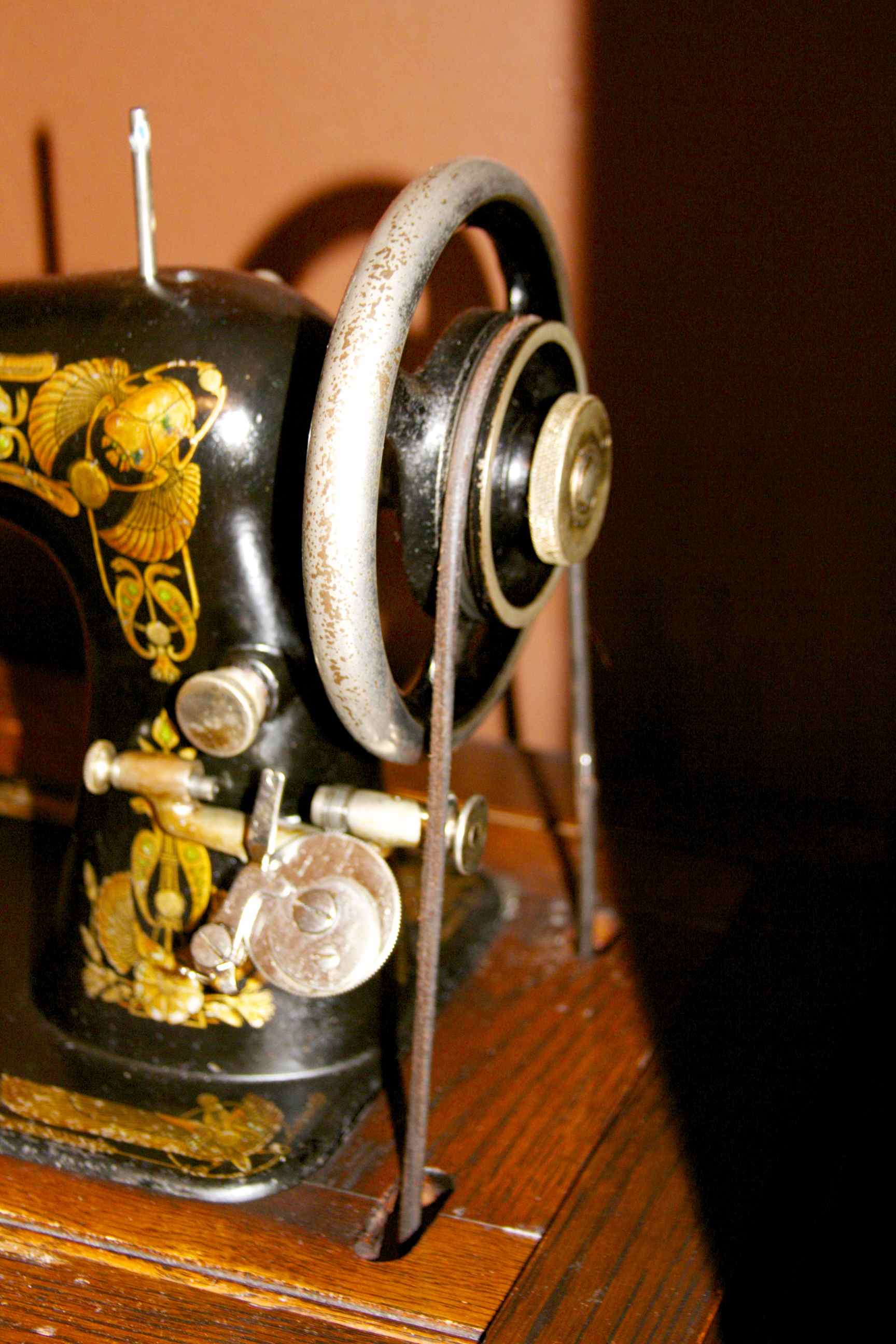 Antique Franklin Treadle Sewing Machine In Oak Cabinet