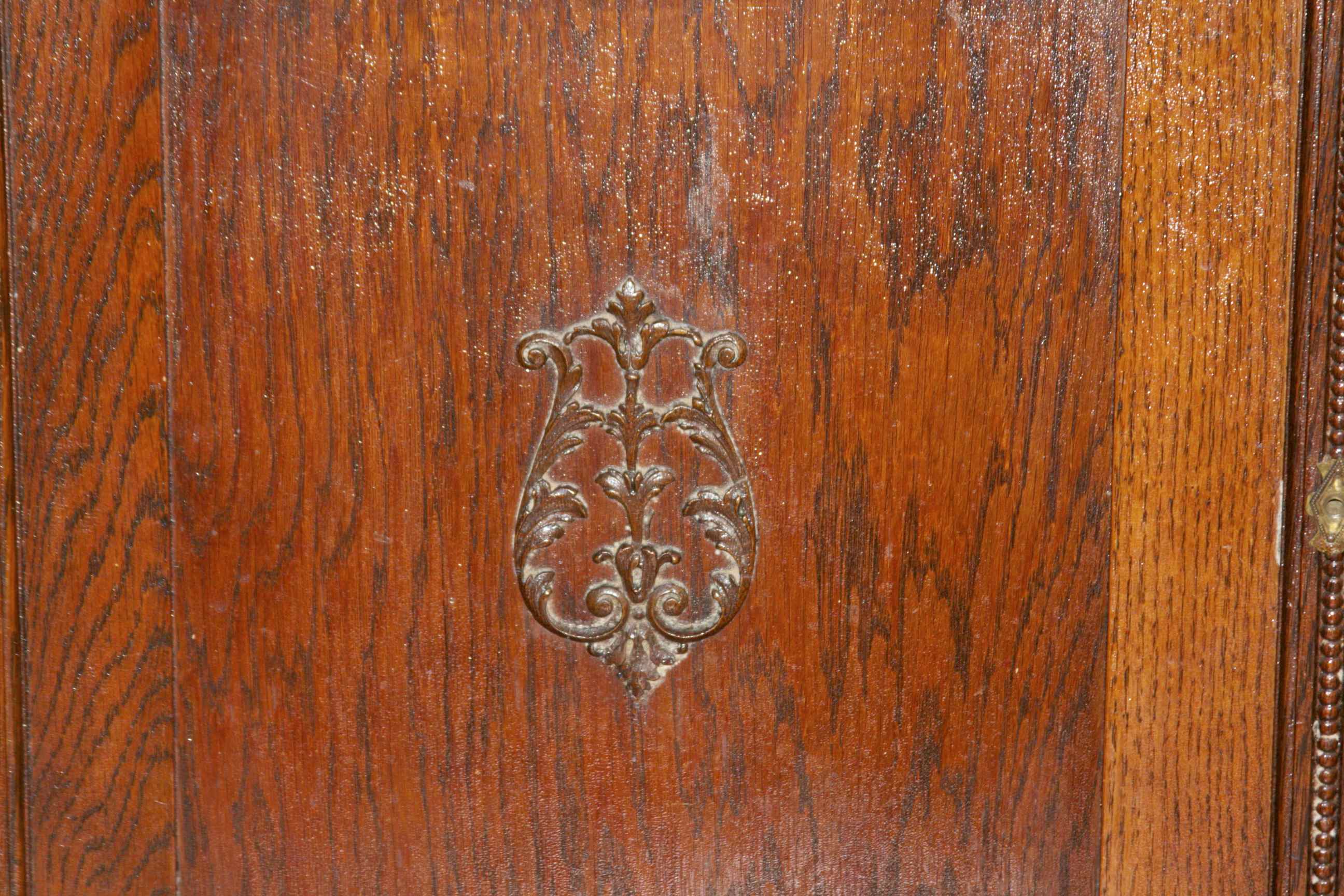 Antique Franklin Treadle Sewing Machine In Oak Cabinet