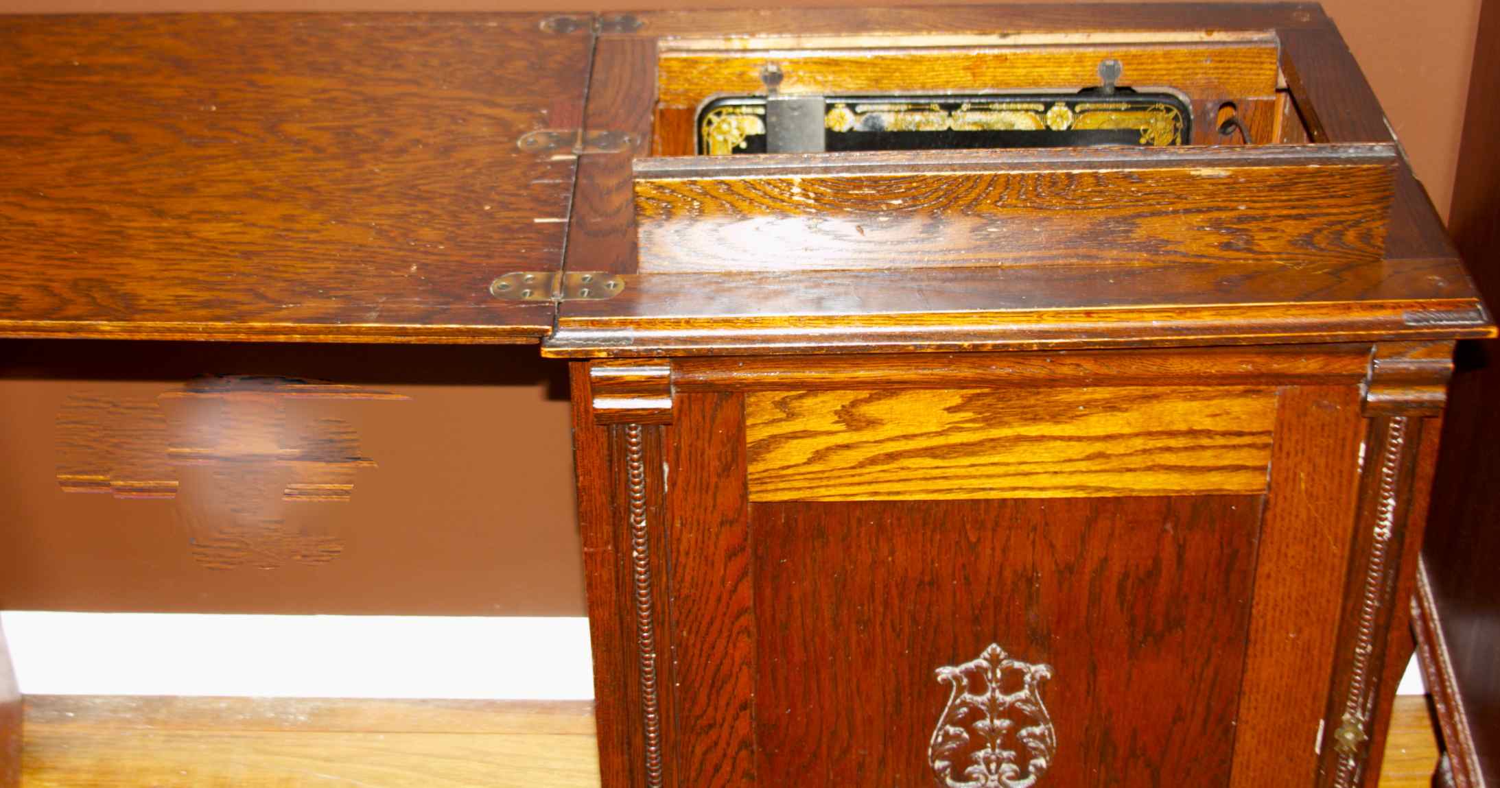 Antique Franklin Treadle Sewing Machine In Oak Cabinet