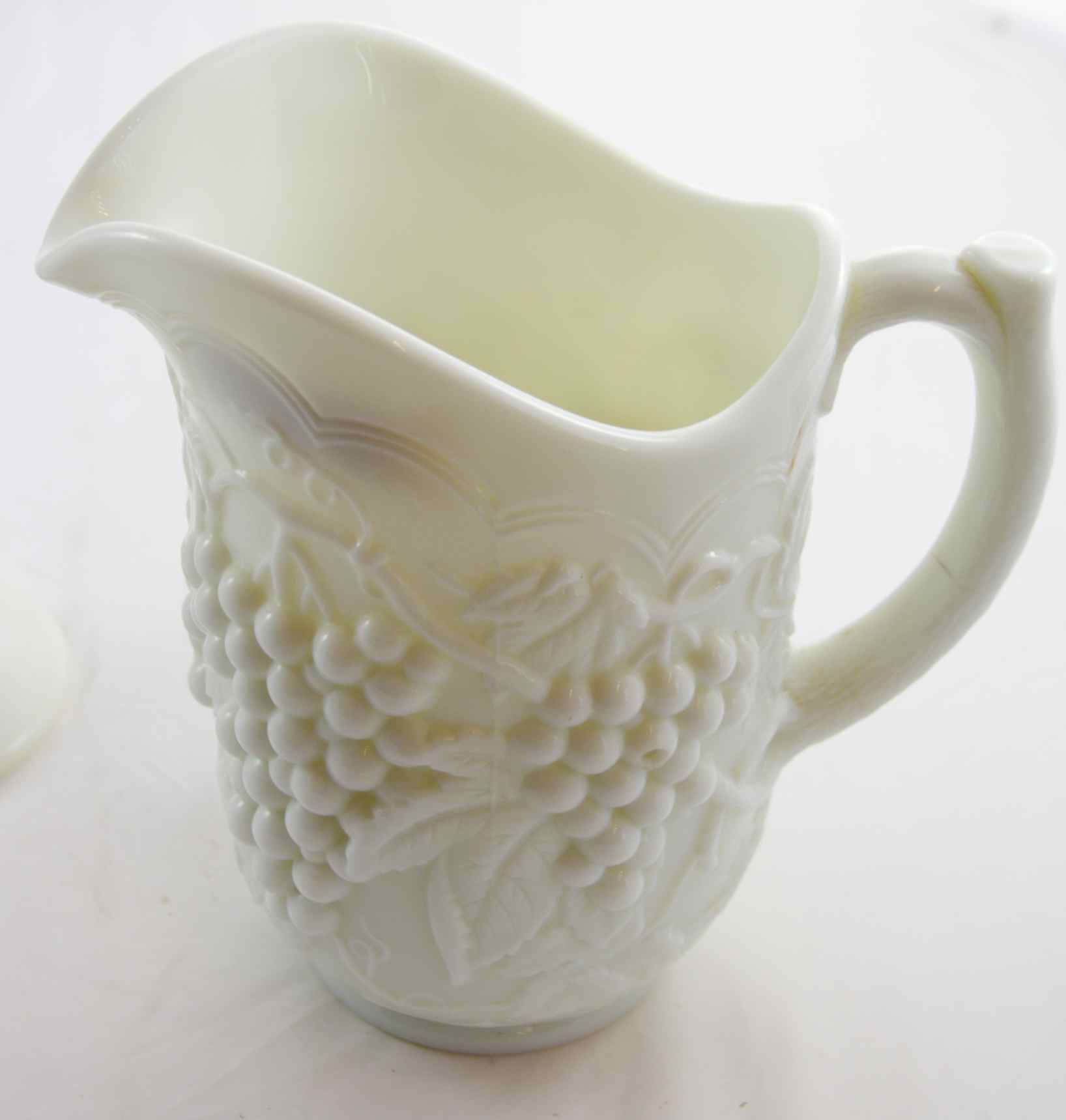 2 Pieces of Vintage Milk Glass