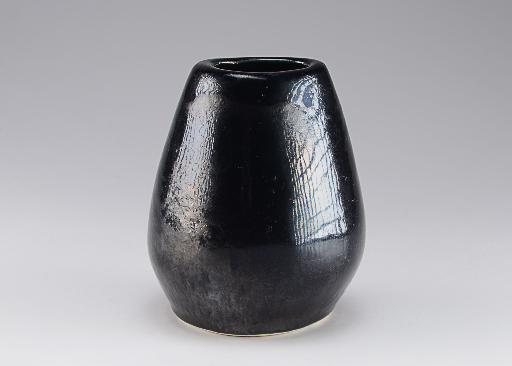 Rare Experimental Gun Metal Glaze Russel Wright Bauer Pottery Corsage Vase 