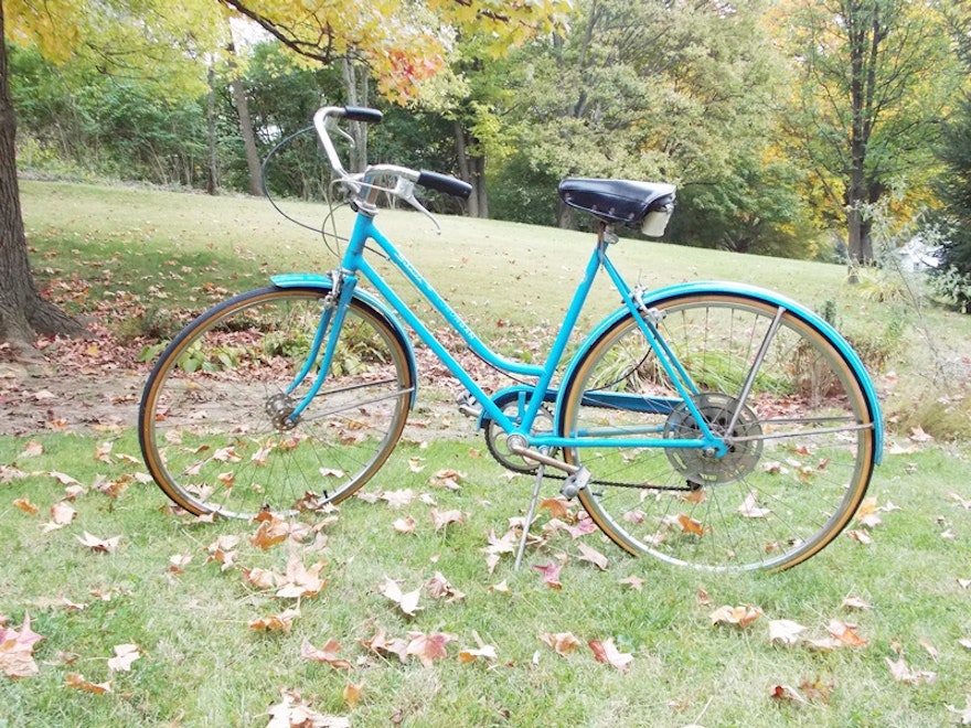 Vintage 1970's Ladies Schwinn "Suburban" Bicycle