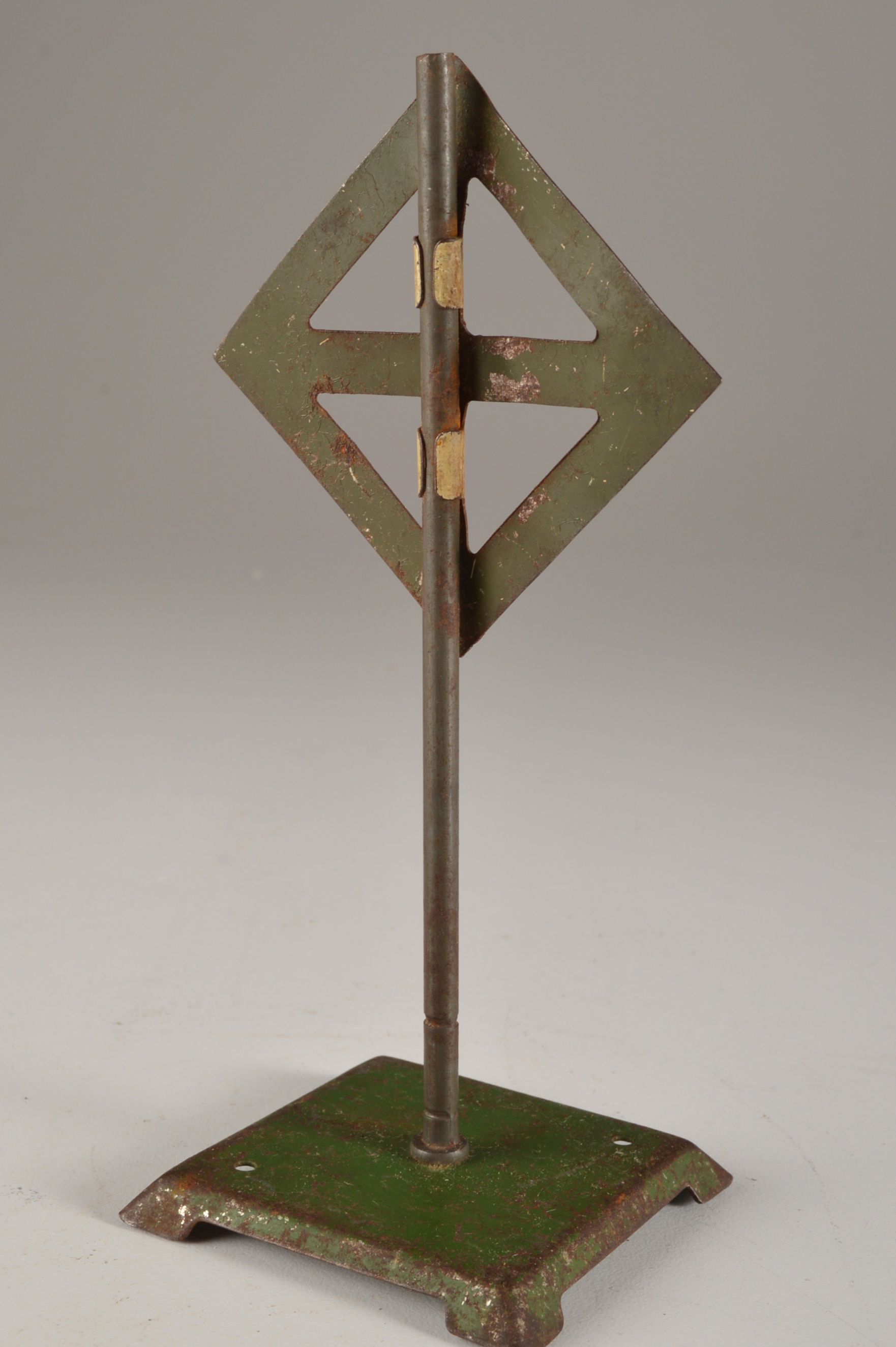 American Flyer Tin Litho Model Train Accessories