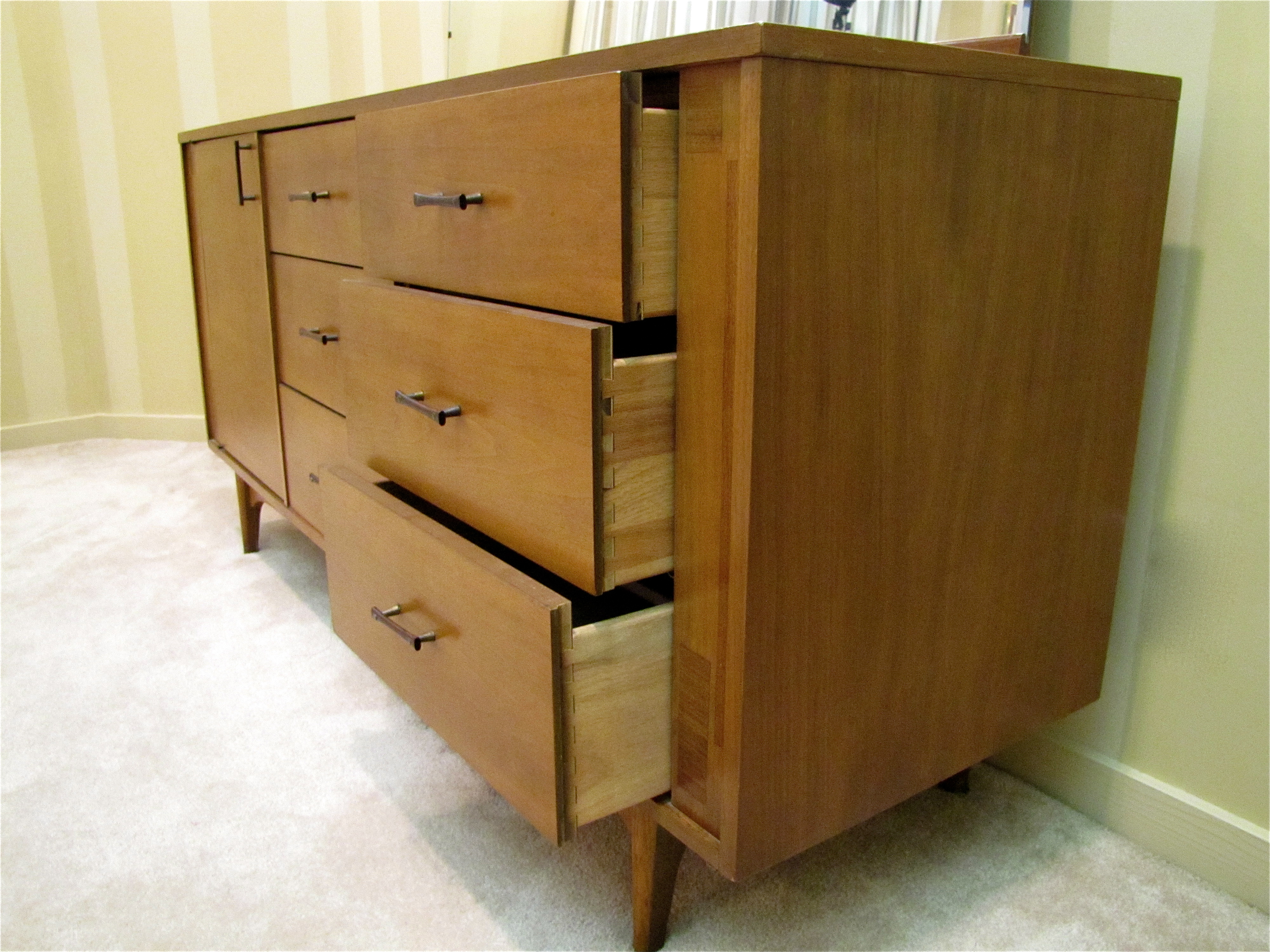 Mid-Century Modern Kroehler Dresser With Mirror
