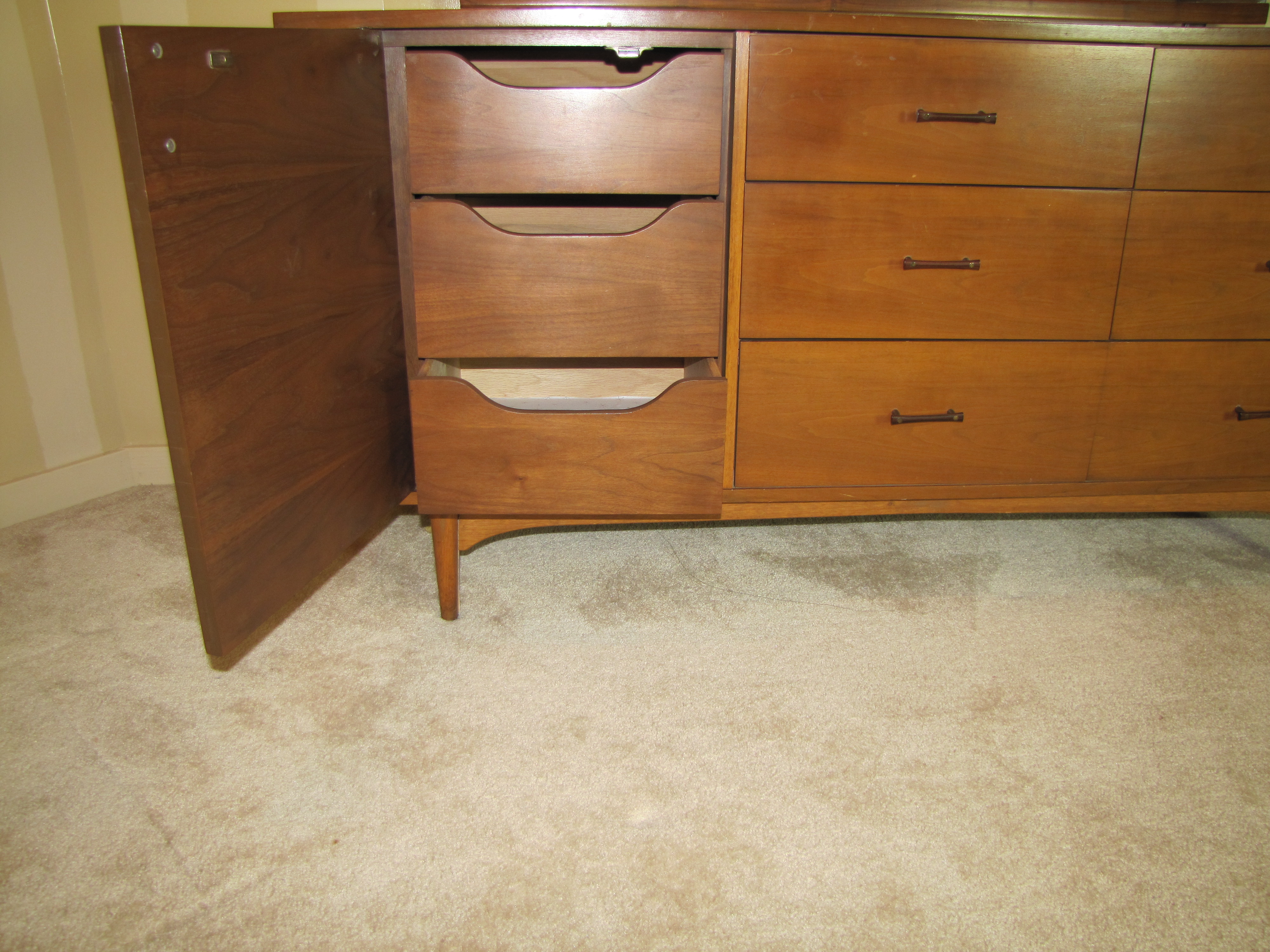 Mid-Century Modern Kroehler Dresser With Mirror