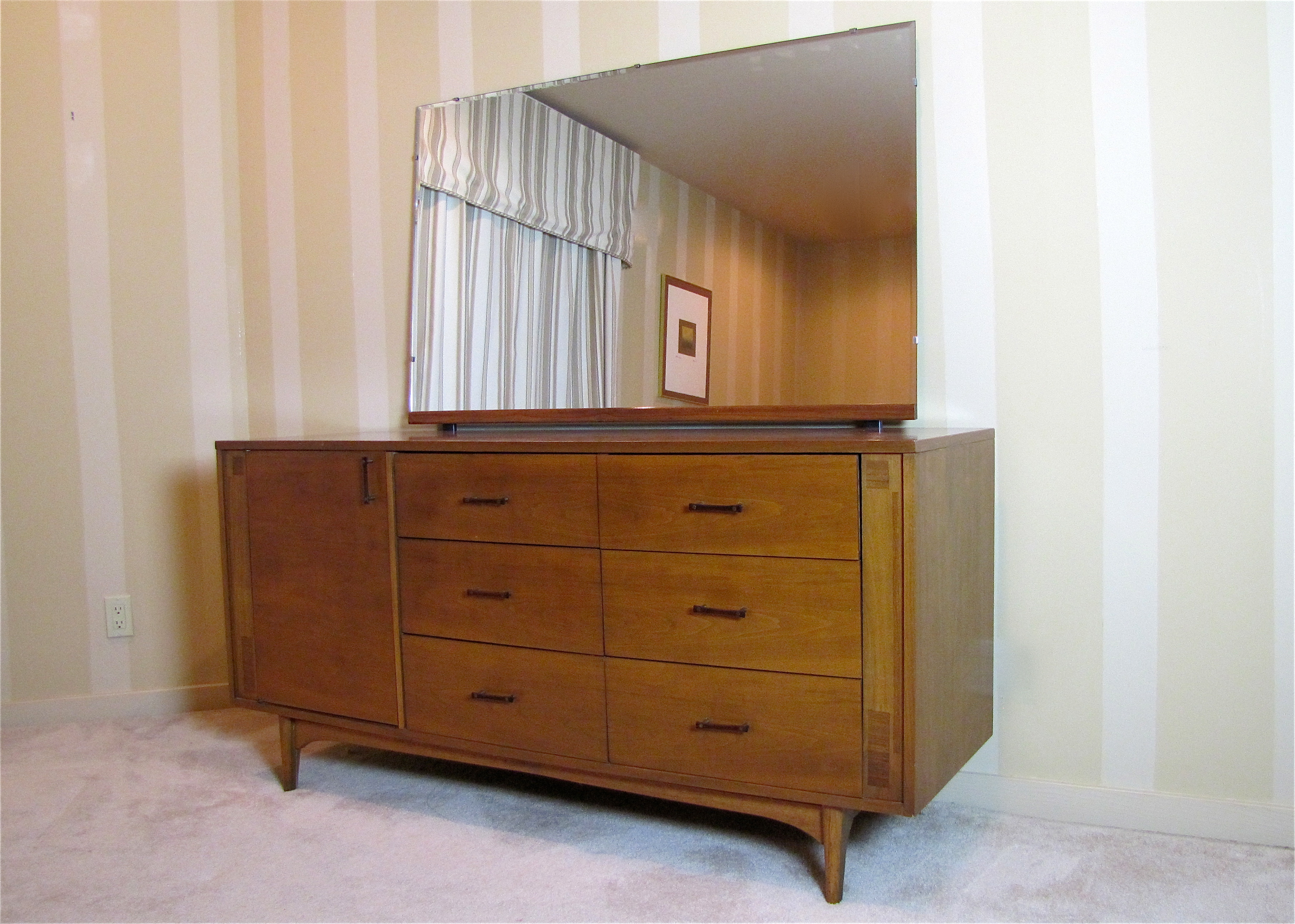 Mid-Century Modern Kroehler Dresser With Mirror